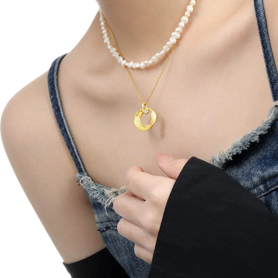 Round Hollow Diamond-studded Necklace Women's Cold Style